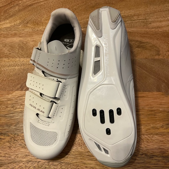 NEW WHITE PEARL IZUME CYCLING SHOES - Picture 2 of 3